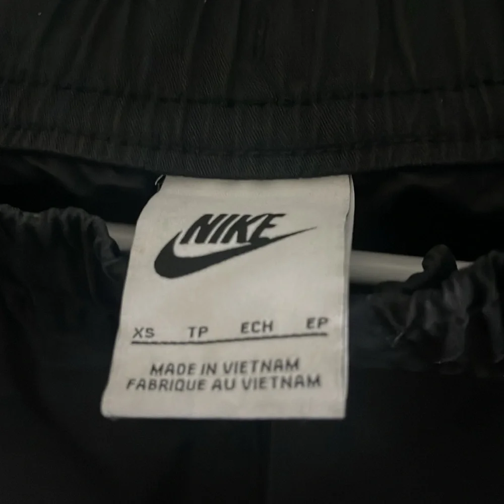Nike Black Cargo Pants - Picture 6 of 6